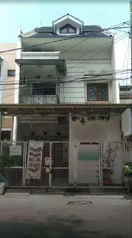 Rumah Kelapa Gading Summarecon 6x17m 3,5lantai, bisa usaha, area ramai