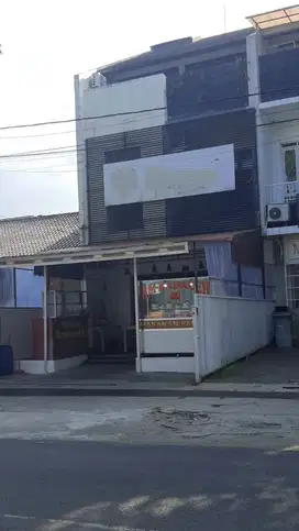 DIjual Ruko 3 Lantai Cocok untuk buka usaha lokasi pinggir jalan utama