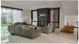 Rumah Besar 5 Kamar Tidur Setraduta Cimahi