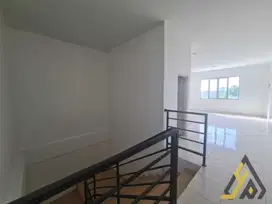 Dijual bangunan komersil lokasi jajar laweyan luas 72m BU!