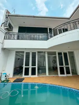 disewakan Rumah Besar ada Kolam Renang di Kemang Selatan Jalan Benda