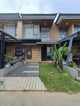 Rumah Belum Pernah Ditinggalin, selatan, di Perum Golden Stone Serpong