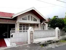 DIJUAL RUMAH LUAS DI JL.STM DEKAT KE KATAMSO MEDAN