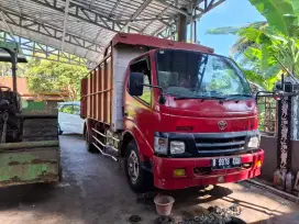 Truck dyna siap bekerja