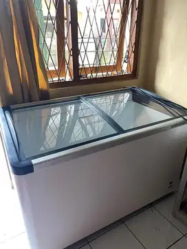 FREEZER SLOT KACA 300L