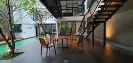 Sewa Rumah Tipe 600 dengan 4BR + Mini Bar di Menteng