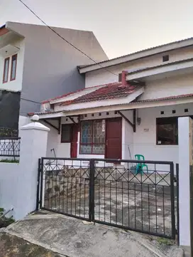 Dijual Rumah 2 Lantai  Siap Huni di Cluster Rivaria Bebas Banjir