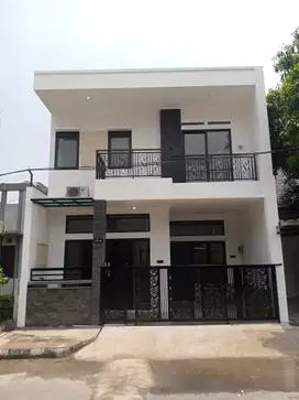 Rumah baru 2 lantai di komplek Buahbatu Regency dekat exit Tol Bubat
