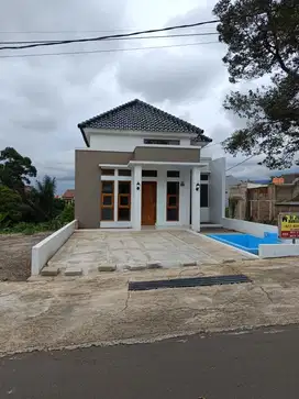 Rumah Elegant Plus Kolam Ikan Cinunuk Cicil Tanpa BI Checking