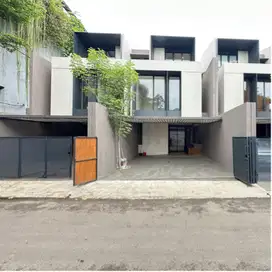 Dijual Rumah baru lokasi bagus di kemang, jakarta selatan