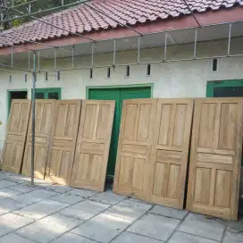 Pintu kamar kayu jatii