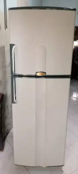 Kulkas Polytron 2 pintu