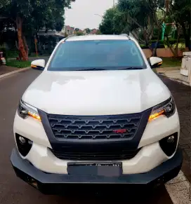 Fortuner VRZ 2.4 Putih 2019 mulus banyak bonus