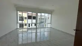 3 Lantai, Bebas Banjir, Rumah di Kelapa Gading, Jakarta Utara