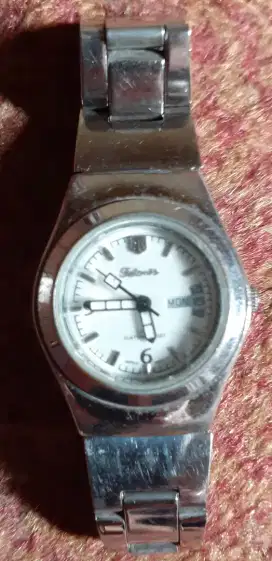 Jam tangan wanita