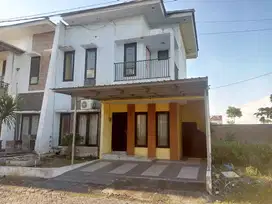 Dijual / Disewakan Rumah 2 Lantai Lumajang