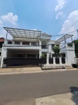 Dijual rumah siap huni dengan private pool dan jalan lebar di Gandaria
