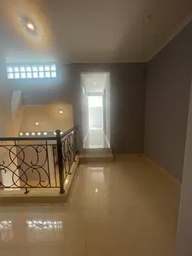 Jual Cepat !! Rumah baru BSD bangunan luas dekat tol dan pasmod