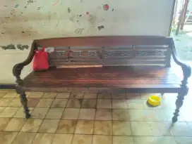 Bangku jati tua lawas kokoh berat .sudah sepuh tua tahunan