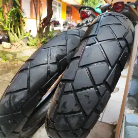 Sepasang ban tubeless