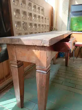 Meja Antik – Vintage usia tua gaya muda minimalis.