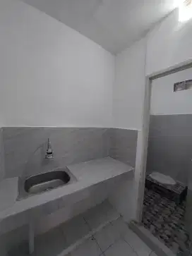 Rumah disewakan 30 meter ke Jln. Ciputat Raya Pondok Pinang