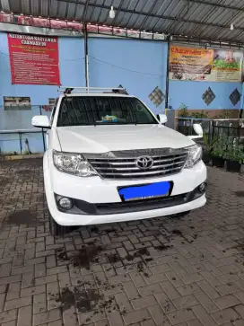 Fortuner V AT 4x4 2013 Putih