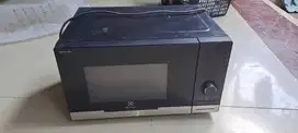 Jual Microwave Electrolux oven seri EMS2348X kondisi bekas normal