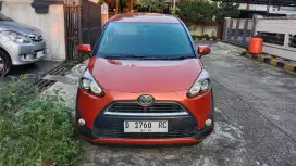 Toyota sienta 2016 V matic dp 7 jt