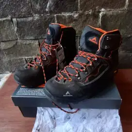 Sepatu Gunung Pria Eiger