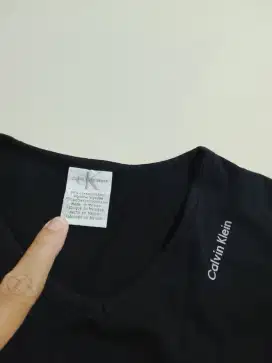 Calvin Klein Lengan Panjang