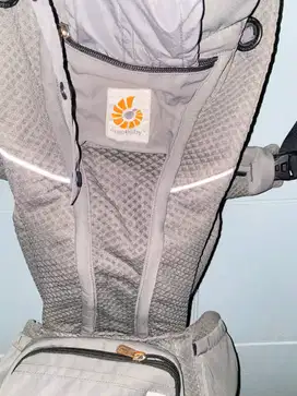 Gendongan Ergo baby type Omni brezee warna graphite grey