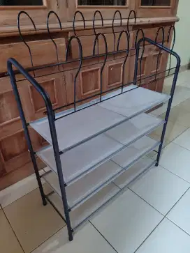 Rak sepatu / sandal
