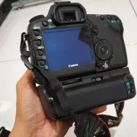 Dijual Cepat..! Kamera SLR Canon 5D Mark ii Lensa 24-105