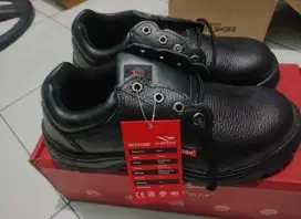 Sepatu safety outdoor/indoor size 7/41/42