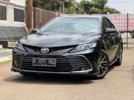 Toyota New Camry 2.5 V AT 2022 Hitam Metalik (basura)