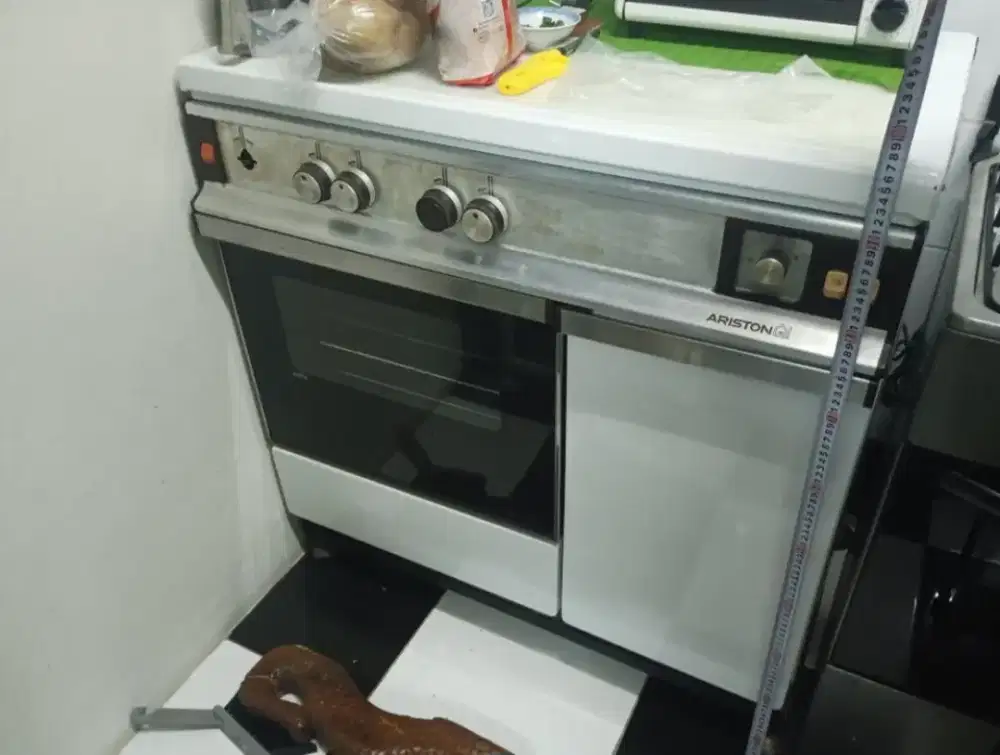 Oven Ariston Seri Pertama