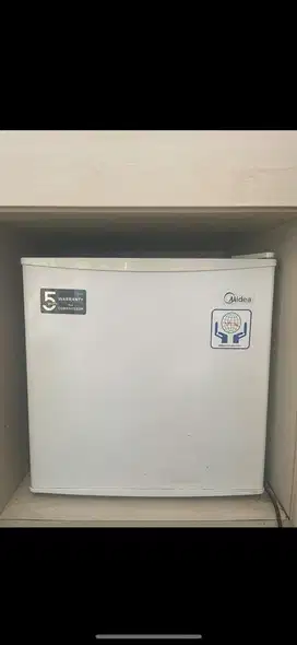 Kulkas mini midea