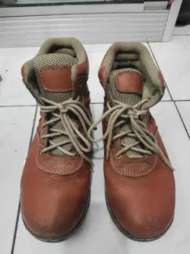 Spatu kulit Sapi