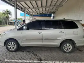 Toyota Kijang Innova 2010 Bensin