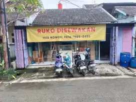 Disewakan Ruko 1 1/2 Lantai Luas Pinggir Jalan