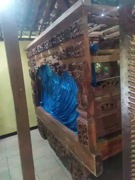 Kamar tidur ukir kuno