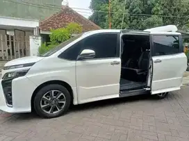 Toyota VOXY 2021 putih