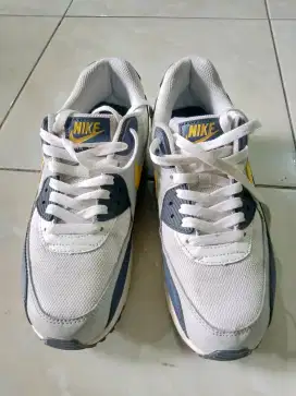 Sepatu kets NIKE AIR MAX size 43.