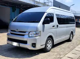 Toyota HIACE COMMUTER 2023