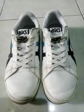 Sepatu kets asics size 43