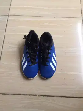 Sepatu futsal adidas anak autentic 100%