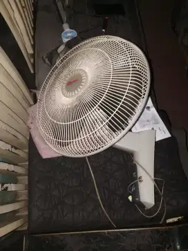 Di jual kipas angin gantung merek cosmos masih bagus banget