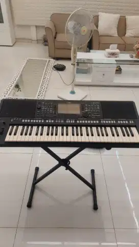 Yamaha PSR-S775