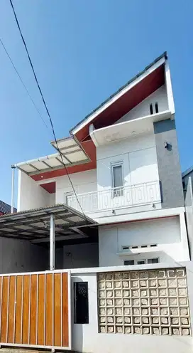 Rumah 2 lantai komplek tirtawangi ciganitri dkt Transmart buahbatu